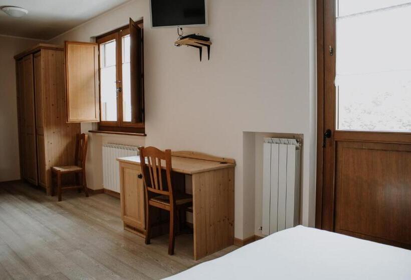اتاق استاندارد چهارنفره با بالکن, Principessa Giovanna Boutique Chalet