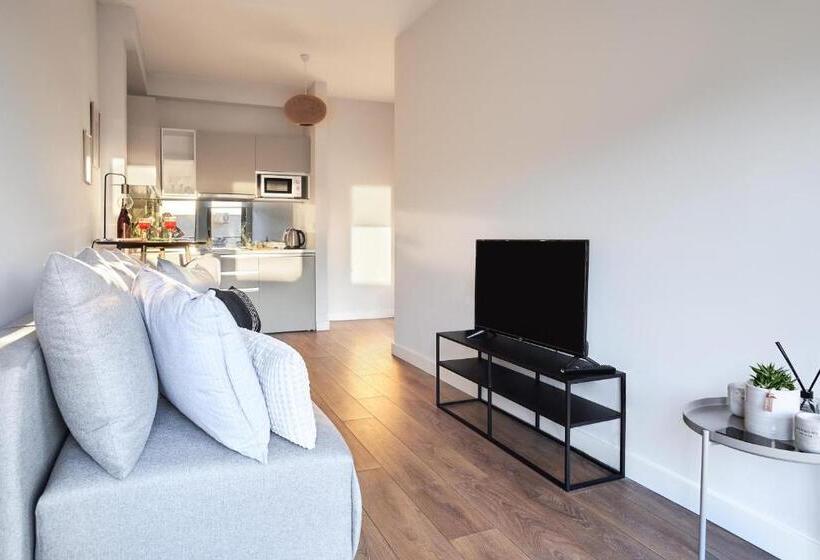 سوییت با چشم‌انداز باغ, Casa Collection