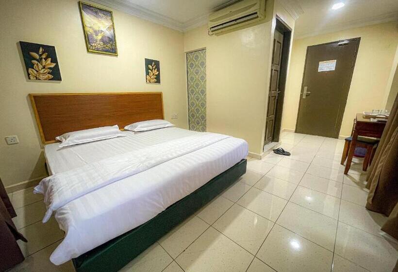 Quarto Estandar Cama King, The