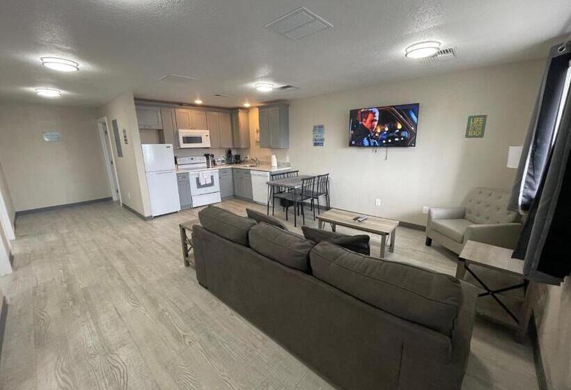 Люкс 3 Спальни, Coastal Inn And Suites