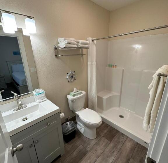 Студия Стандарт, Coastal Inn And Suites