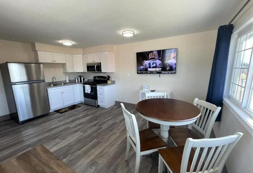 Люкс Кровать Кинг, Coastal Inn And Suites