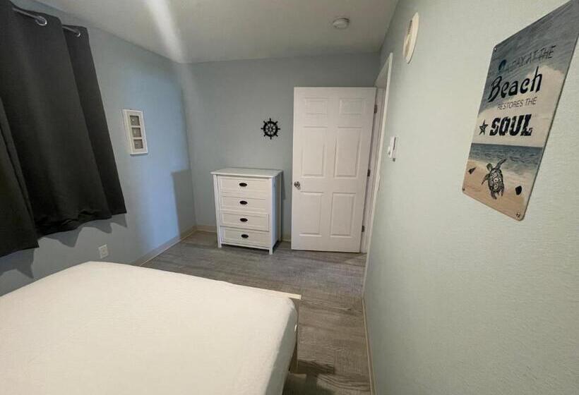 Люкс Семейный 2 Спальни, Coastal Inn And Suites