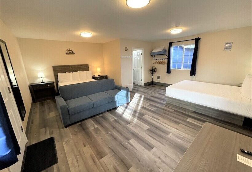 Family Suite, Coastal Inn And Suites