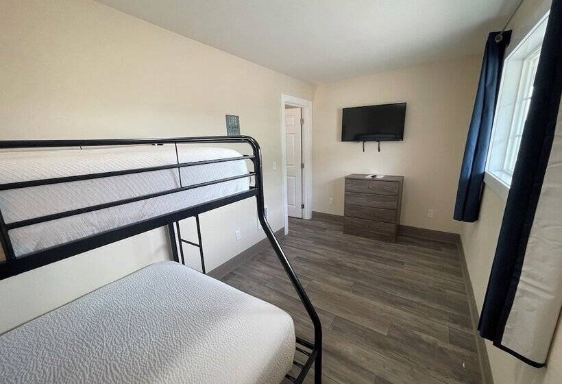 Люкс Семейный 2 Спальни, Coastal Inn And Suites
