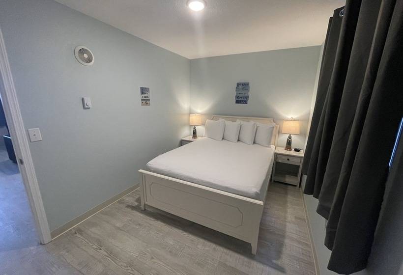Люкс Семейный 2 Спальни, Coastal Inn And Suites