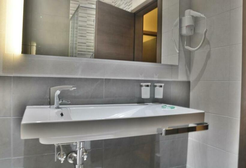 2 Bedrooms Suite Sea View, Fiesa