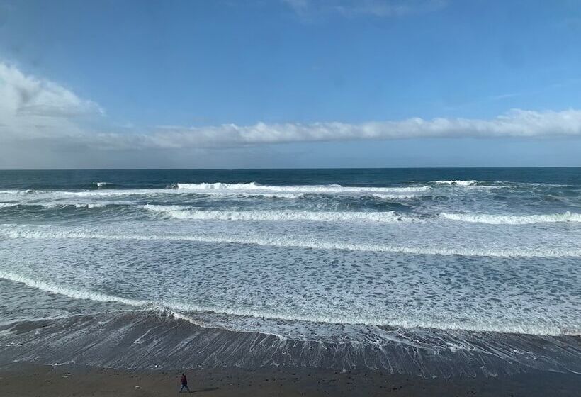 Люкс Семейный 2 Спальни, West Beach Suites