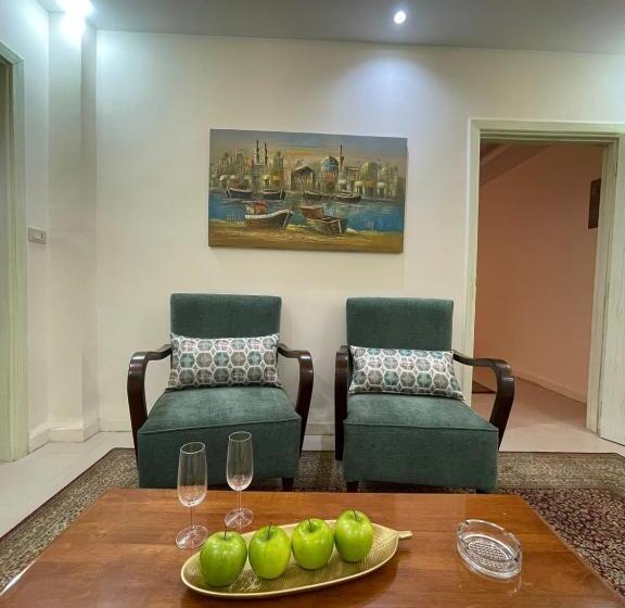 اتاق استاندارد سه نفره, Classy Hostel