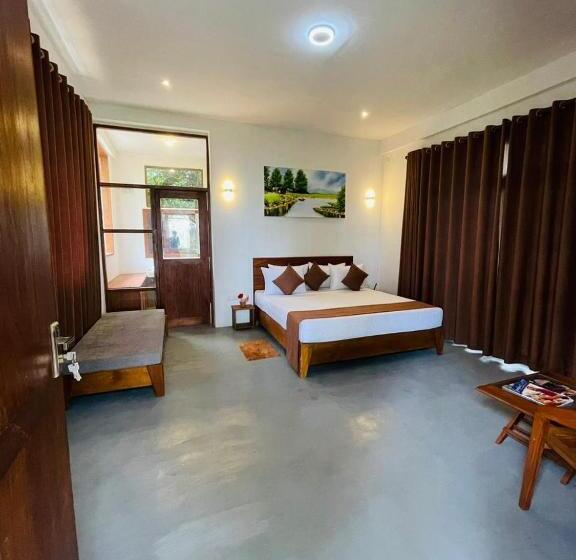 اتاق کلاسیک سه تخته, Rock N Fall Nature Resort
