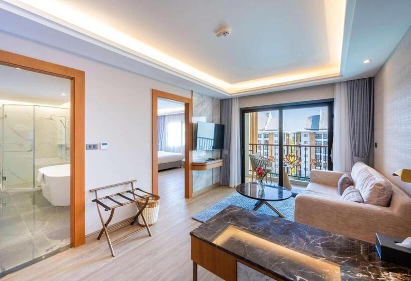 Полулюкс Вид на Бассейн, Wyndham Jomtien Pattaya