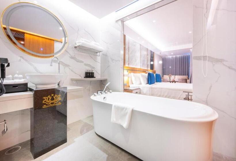 Номер Deluxe Вид на Бассейн, Wyndham Jomtien Pattaya