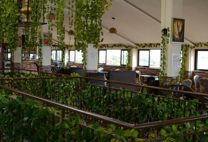 اتاق استاندارد با چشم‌انداز دریاچه, Quinten Hotel Kisumu