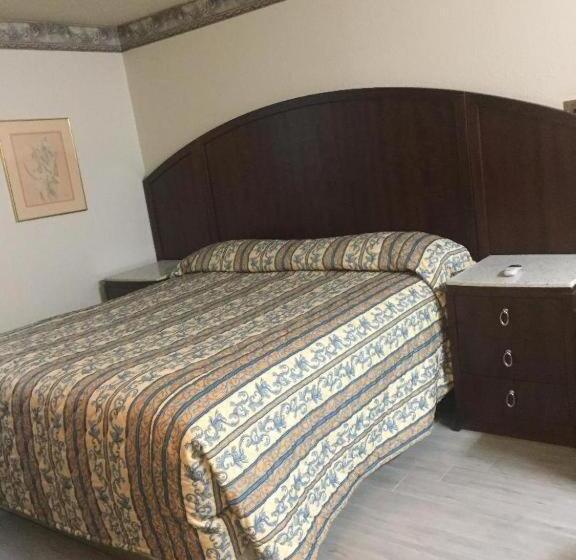 디럭스 룸 킹사이즈 침대, Regency Inn Norco