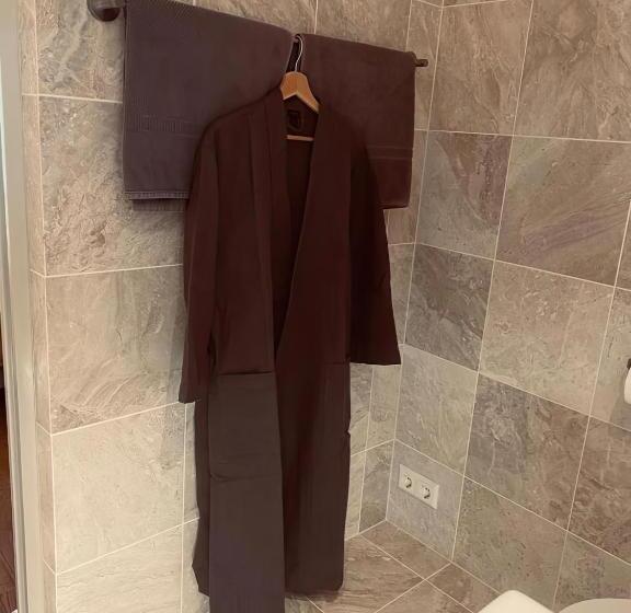 اتاق لوکس, Townhouse  T Raap