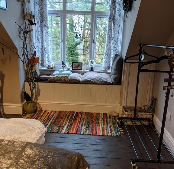 Номер Стандарт, Yawl, Harcombe House