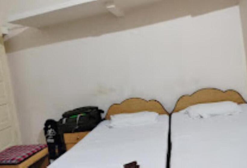 스탠다드 룸, Rohilla S Tourist Guest House,bhubaneswar