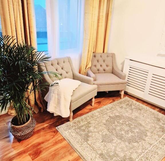 Номер Стандарт с Балконом, Flat 16 Homedale House