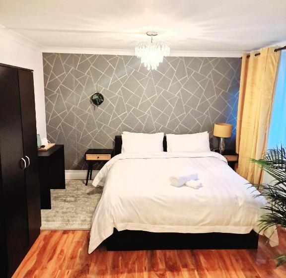 Номер Стандарт с Балконом, Flat 16 Homedale House