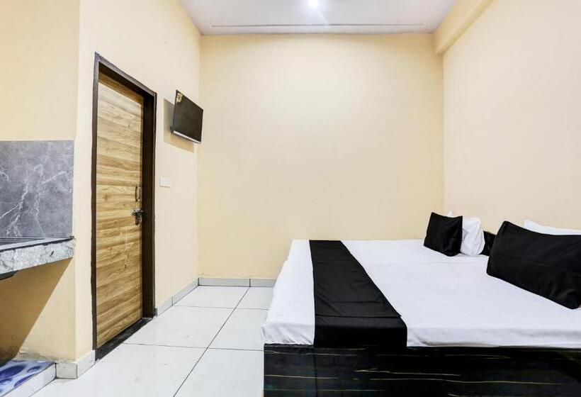Трехместный Номер Классика, Oyo Hotel H.r
