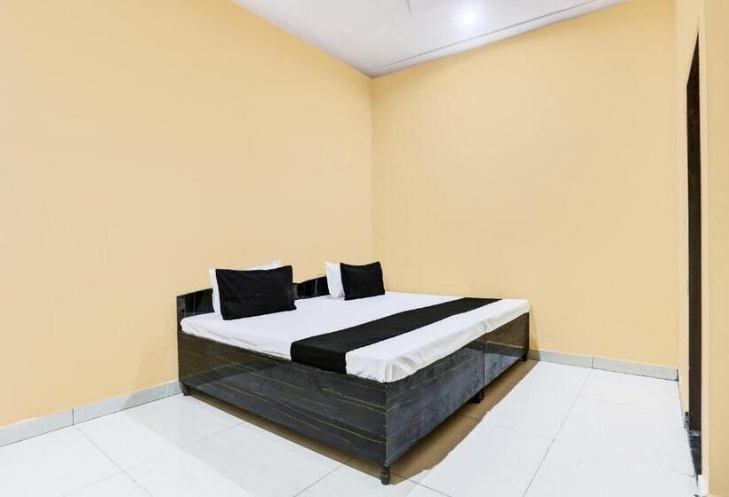 Трехместный Номер Классика, Oyo Hotel H.r