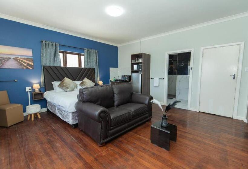 Люкс Deluxe Кровать Кинг, 16 On 7th Guesthouse Summerstrand