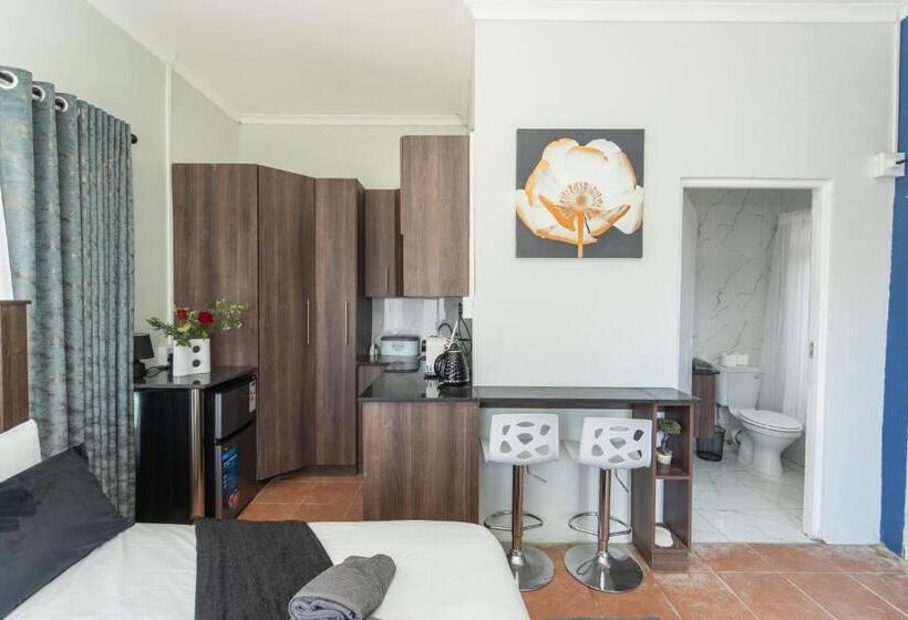 Люкс Повышенной Комфортности, 16 On 7th Guesthouse Summerstrand
