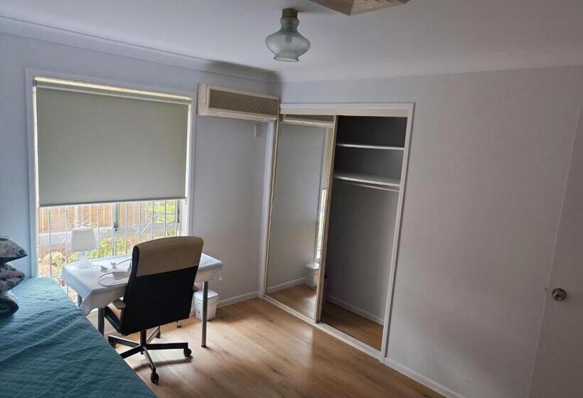 Quarto Estandar Individual Banheiro Compartilhado, All Set Up Single Rooms In Convenient Location