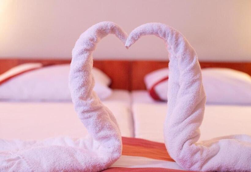 Номер Deluxe, Fordan Hotel Pécs