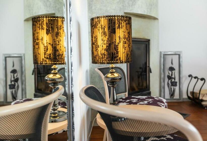 اتاق لوکس, Villa Nečas žilina