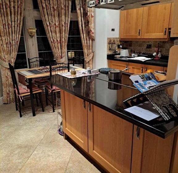 Номер Стандарт, Lloyds Penthouse