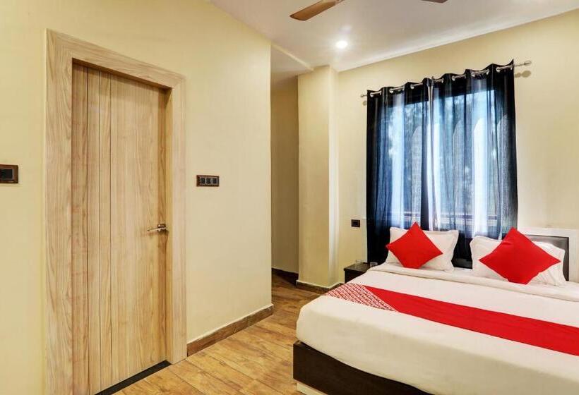 اتاق کلاسیک سه تخته, Oyo Flagship Royal Guest House