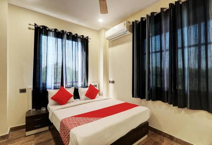 اتاق کلاسیک سه تخته, Oyo Flagship Royal Guest House