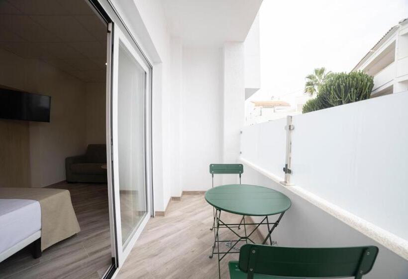 اتاق استاندارد چهار تخته, Hostal Altea Karma