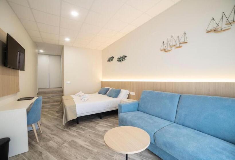 اتاق لوکس چهار تخته, Hostal Altea Karma