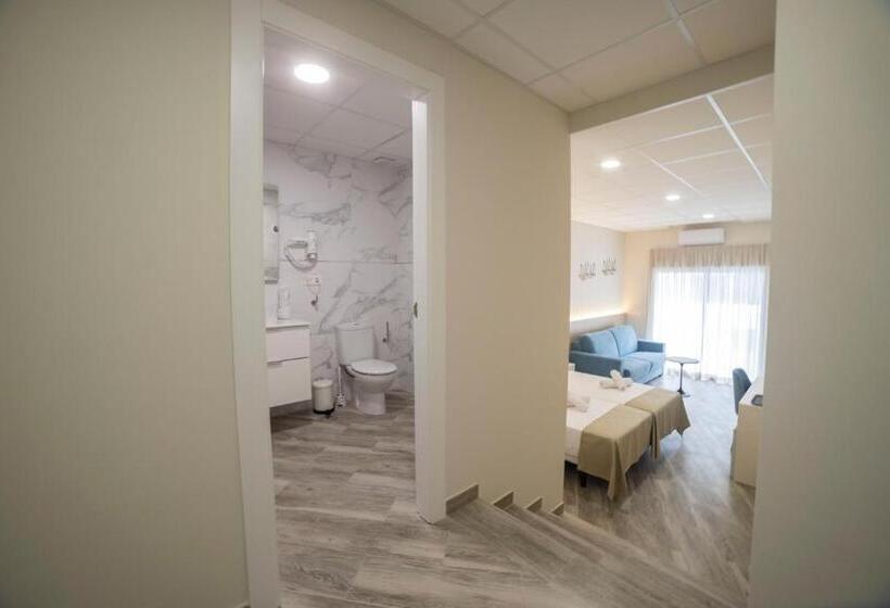 اتاق لوکس چهار تخته, Hostal Altea Karma