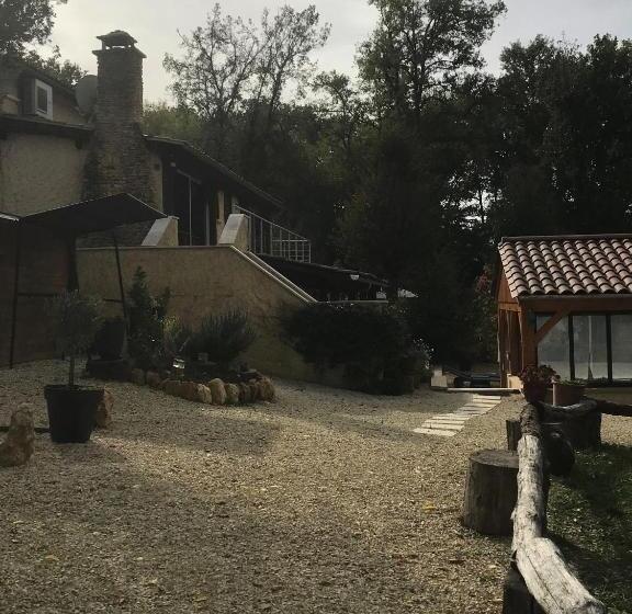 Номер Стандарт, B&b Perles De Montfort