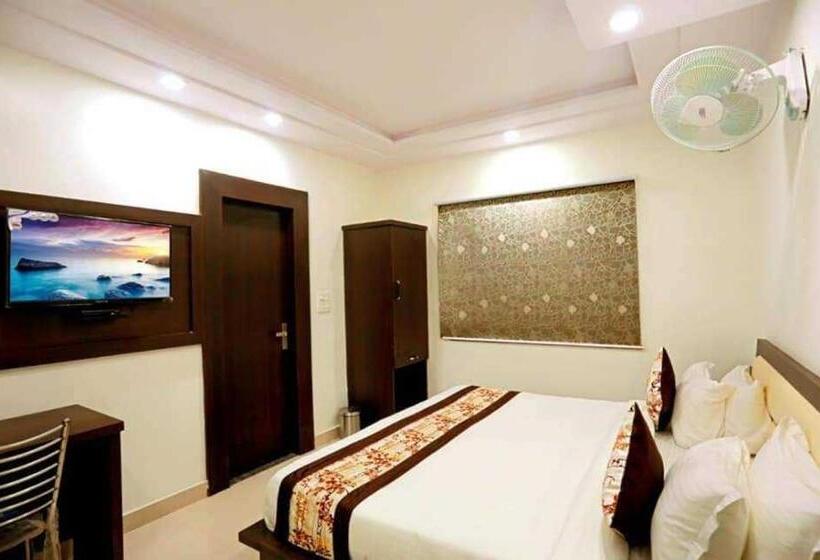 Трехместный Номер Классика, Collection O Hotel Kp
