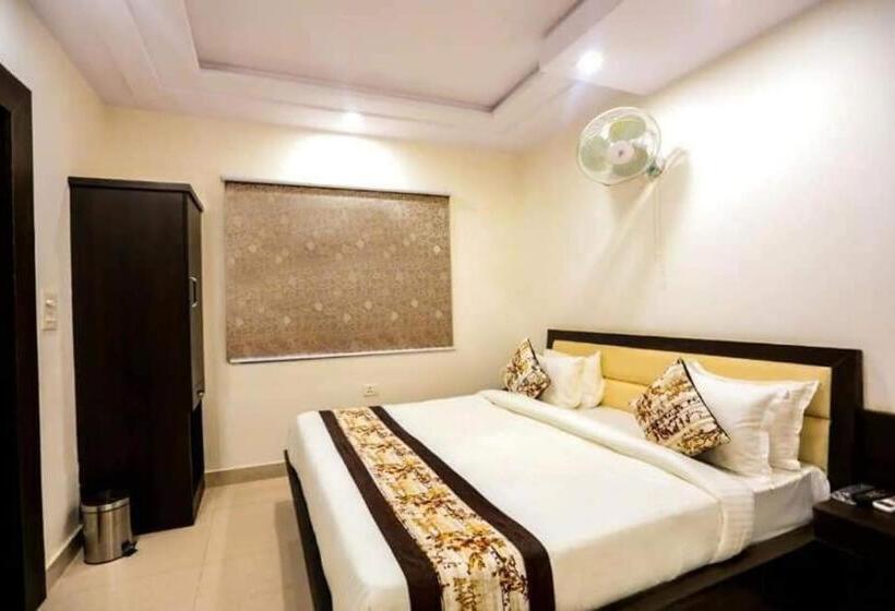 Трехместный Номер Классика, Collection O Hotel Kp