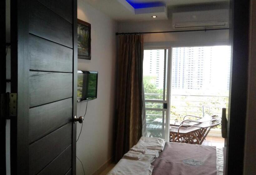 Номер Стандарт с Балконом, Apartments Sea View Wongamat Privacy Condo