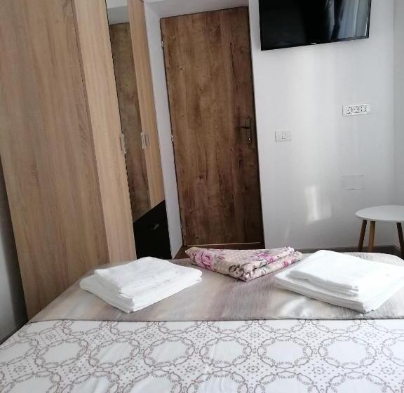 דירת שני חדרים, Apartament ștefi