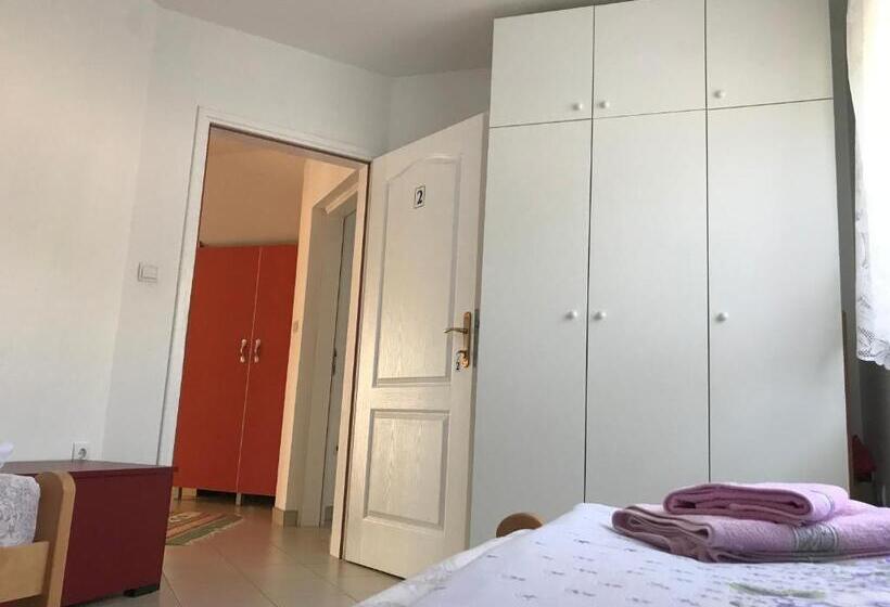 اتاق استاندارد, Guesthouse Rebel