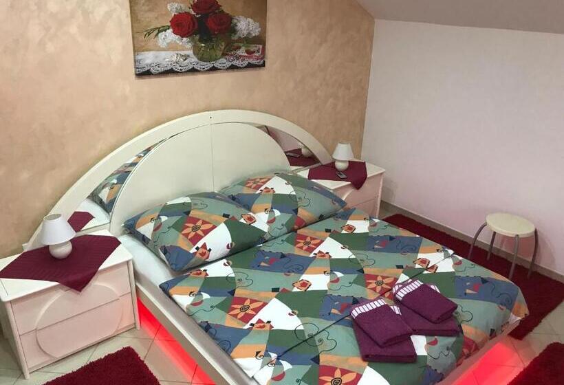 اتاق استاندارد, Guesthouse Rebel