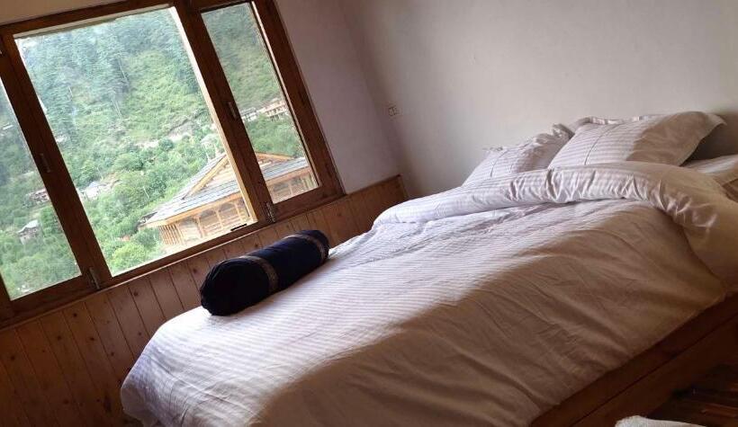 اتاق لوکس, Robinhood Travel Hostel