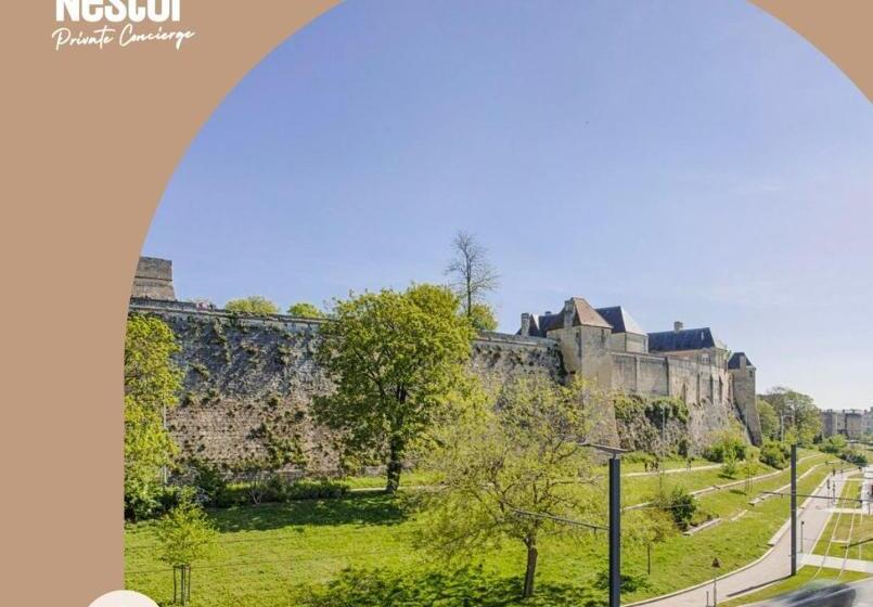 منزل غرفة نوم واحدة, The Castle House