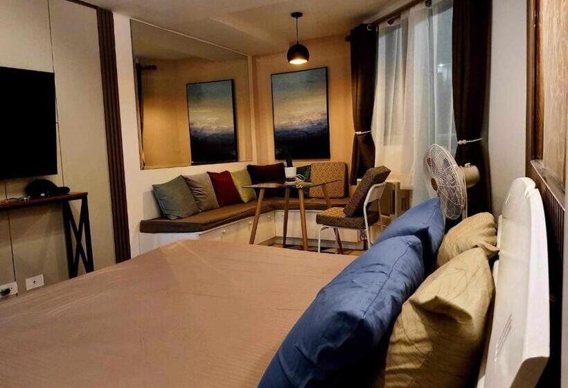 스위트 킹사이즈 침대, Azure North   Executive Suite