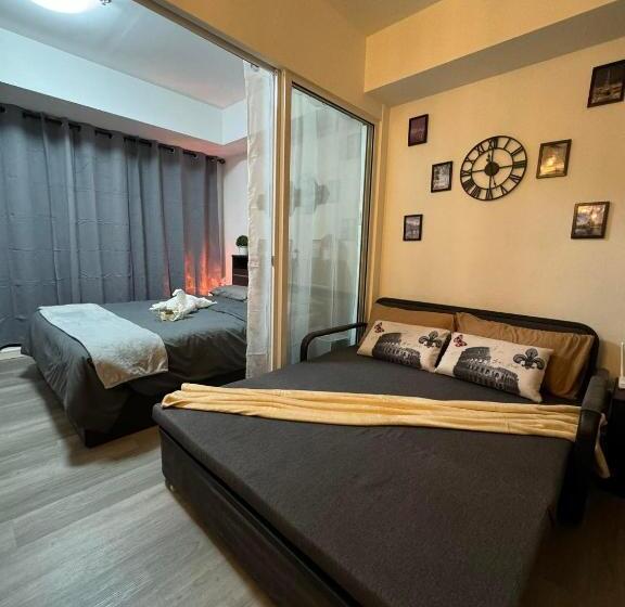 Номер Стандарт Вид на Бассейн, Happy Staycation In Azure Urban Resort Spacious Family Room Near Sm Bicutan And Manila Airport