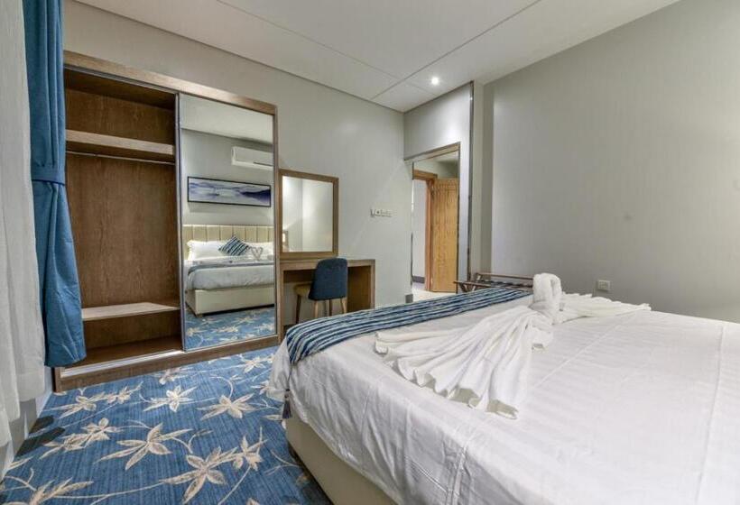 Апартаменты 3 Спальни, Amar Suites