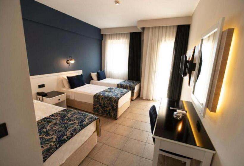 Quarto Triplo Estandar com Sacada, Mir Amor Garden Resort Hotel - All Inclusive