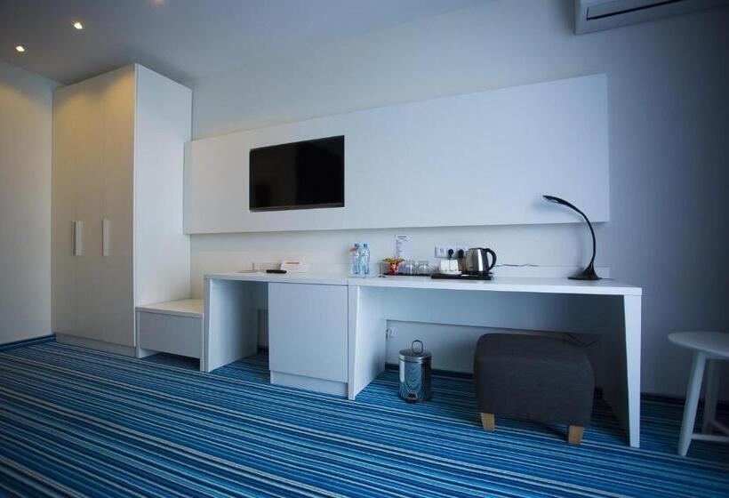 اتاق لوکس سه تخته, Aparthotel Tangerine